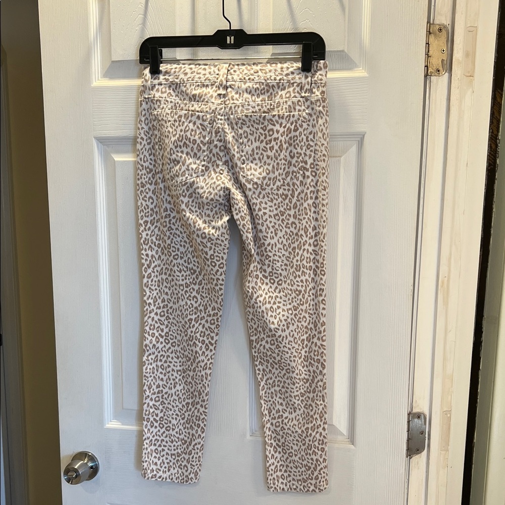 Chic Leopard Print Pants - Picture 9 of 9